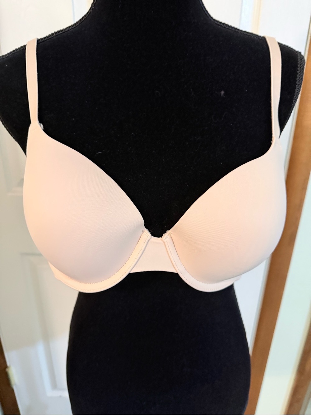Victoria's Secret Light Nude Smooth T-Shirt Bra